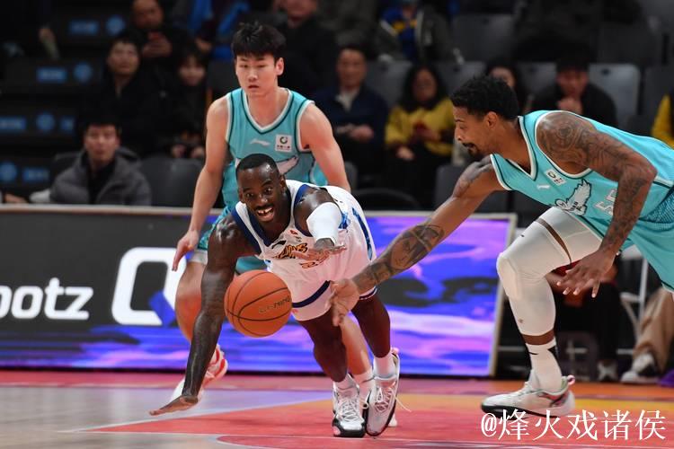 CBA-卡尔顿25+10 浙江方兴渡90-75青岛获6连胜